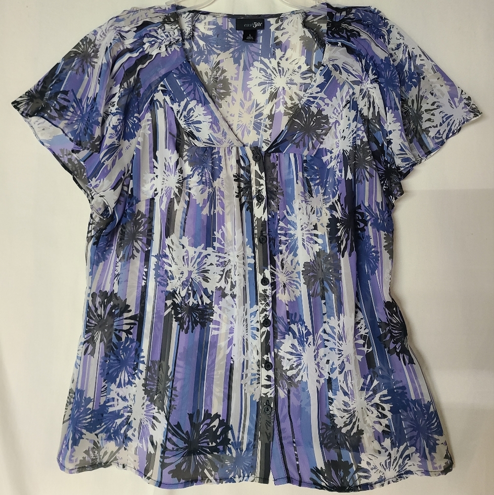Like New. East 5th Large Sheer Short Sleeve Vneck Button Down Blouse